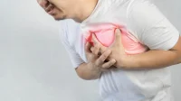 Waspadai Gejala Serangan Jantung: Nyeri Dada dan Muntah Bisa Jadi Tanda Bahaya