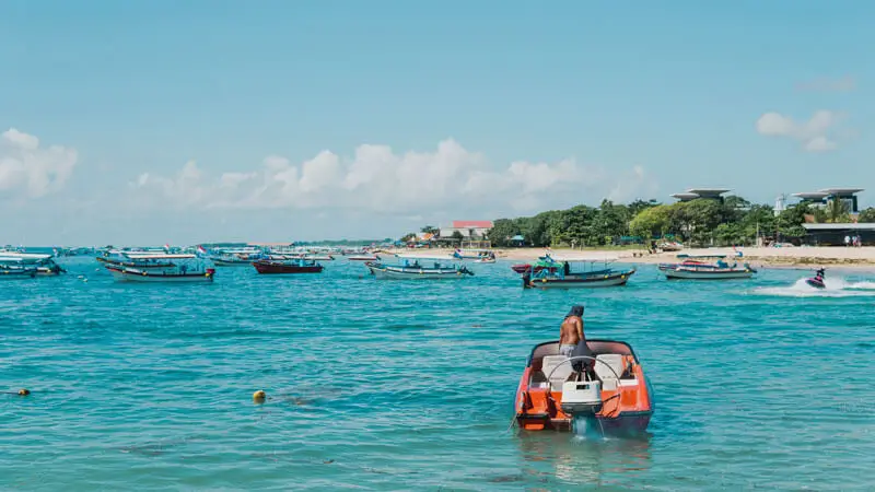 Viral Kapal Offshore Raksasa di Tanjung Benoa Bali: Fakta yang Perlu Anda Tahu