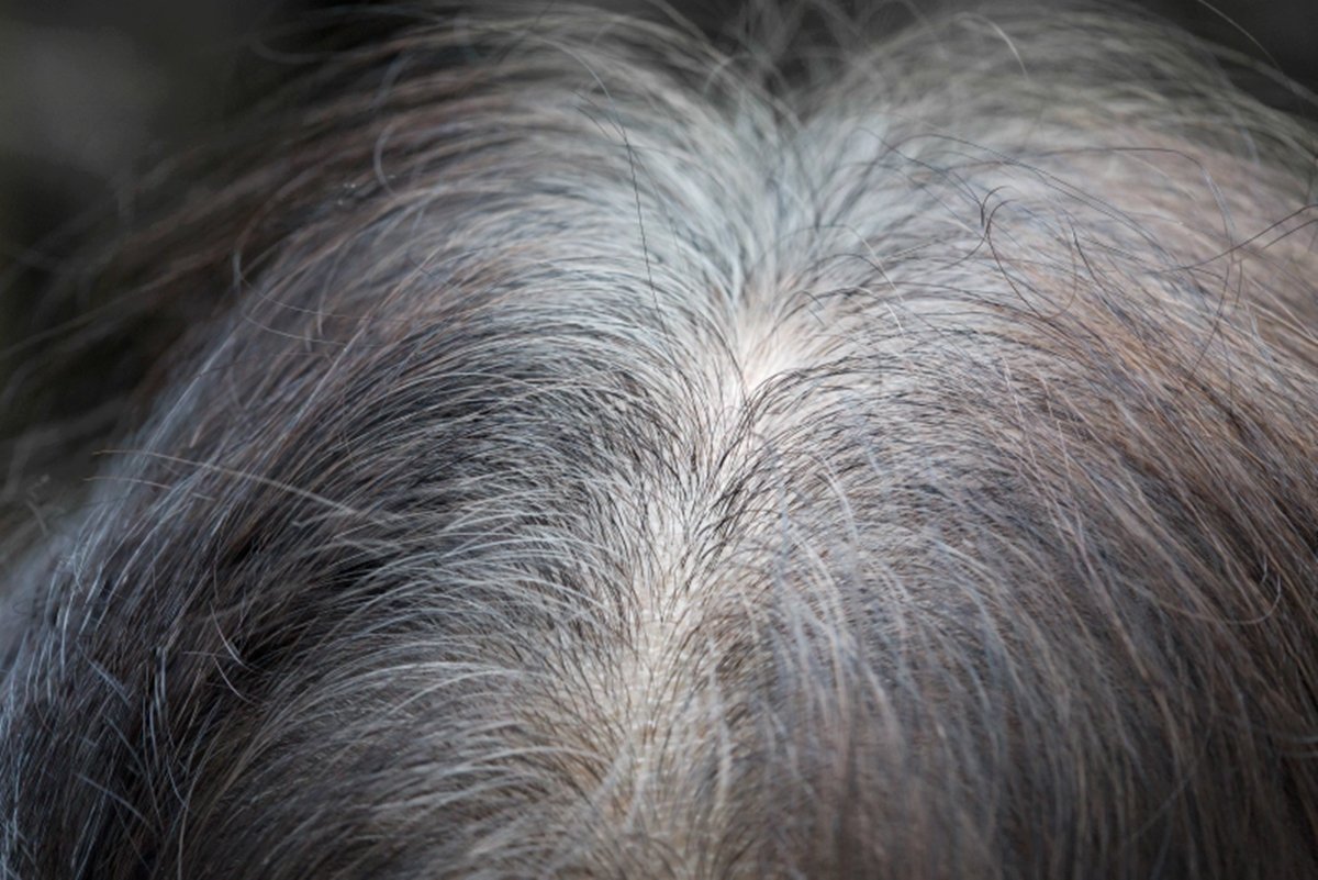 Menjaga Rambut Hitam Lebih Lama Sejak Usia Muda