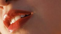 Bibir Sehat Alami: Rahasia Perawatan Bibir Lembut, Lembap, dan Merona