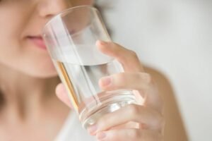 Air Putih vs Minuman Manis: Pertarungan Sunyi yang Menentukan Kesehatan Anda